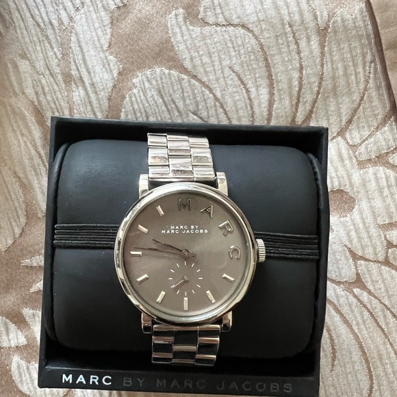 MARC JACOBS SILVER WATCH - Picture 2 of 10